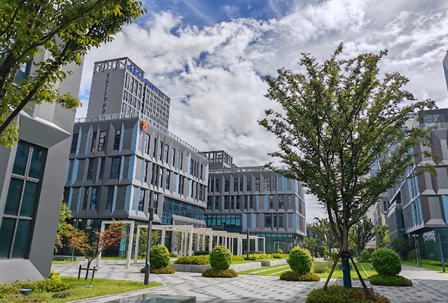 东方工业地产投资新蓝海——新能源产业园区崛起